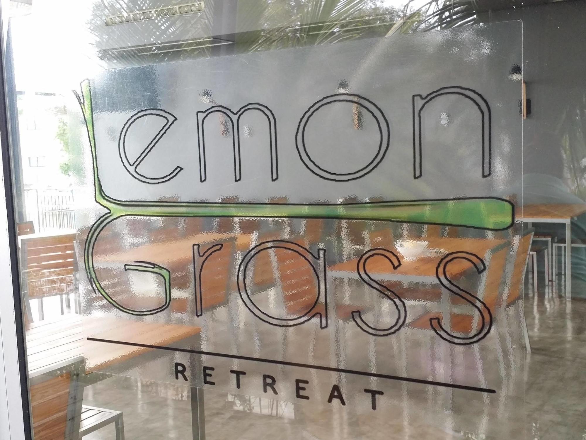 Lg Lemon Grass Hotel На Джомтиен Екстериор снимка